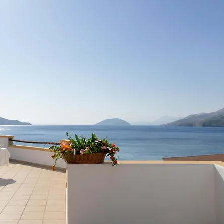 Panteli Beach Hotel アパートホテル 4*